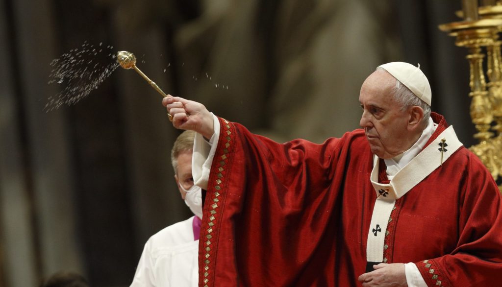 Por “intenso frío”, el papa no acudirá al Coliseo para el Via Crucis y lo seguirá en el Vaticano