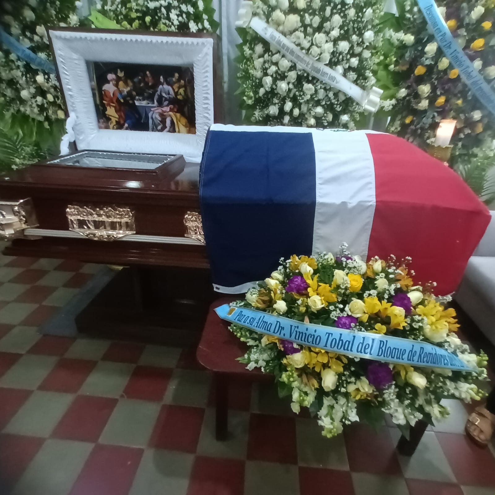 Dan cristiana sepultura a Vinicio Tobal, expresidente del PLD en provincia Duarte