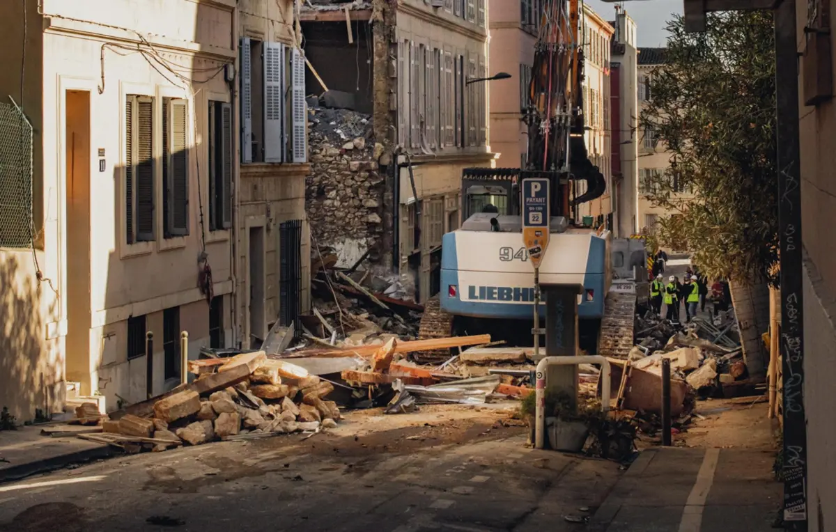Al menos 5 heridos y 8 desaparecidos en derrumbe de un edificio en Marsella