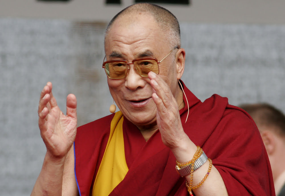 Un partido de Sudáfrica pide arresto del dálai lama tras polémico video