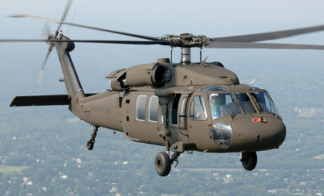 Hallan sumergido helicóptero militar japonés desaparecido y varios cuerpos