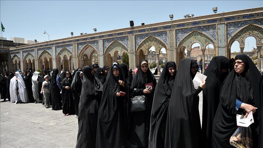 Expertos de la ONU deploran endurecimiento del código de vestimenta iraní