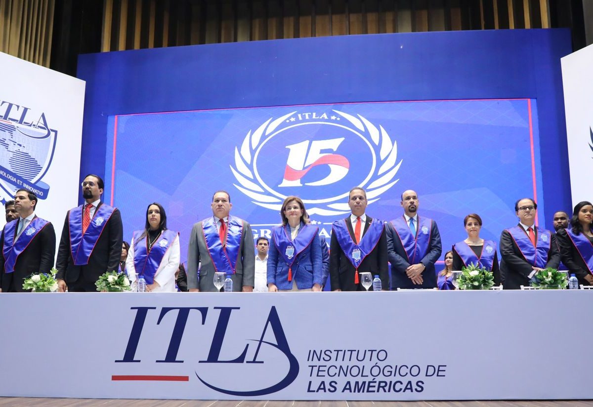 ITLA gradúa 321 profesionales; Peña expresa Gobierno invierte en lo más importante
