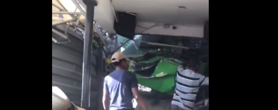 (VIDEO) Cuatro personas resultan lesionadas tras patana y yipeta colisionar e impactan un colmado