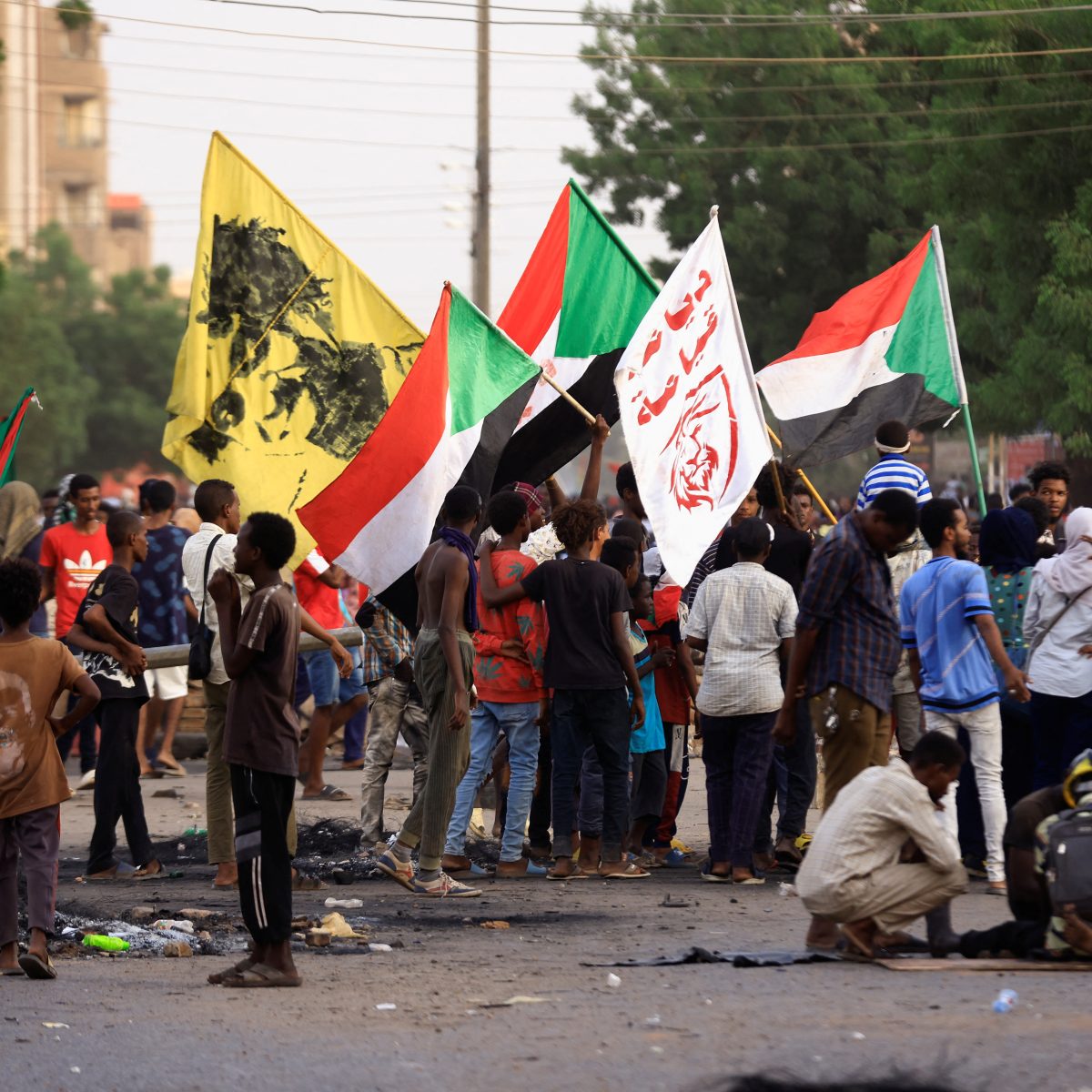 Al menos 3 muertos y decenas de heridos por choques en rebelión en Sudán