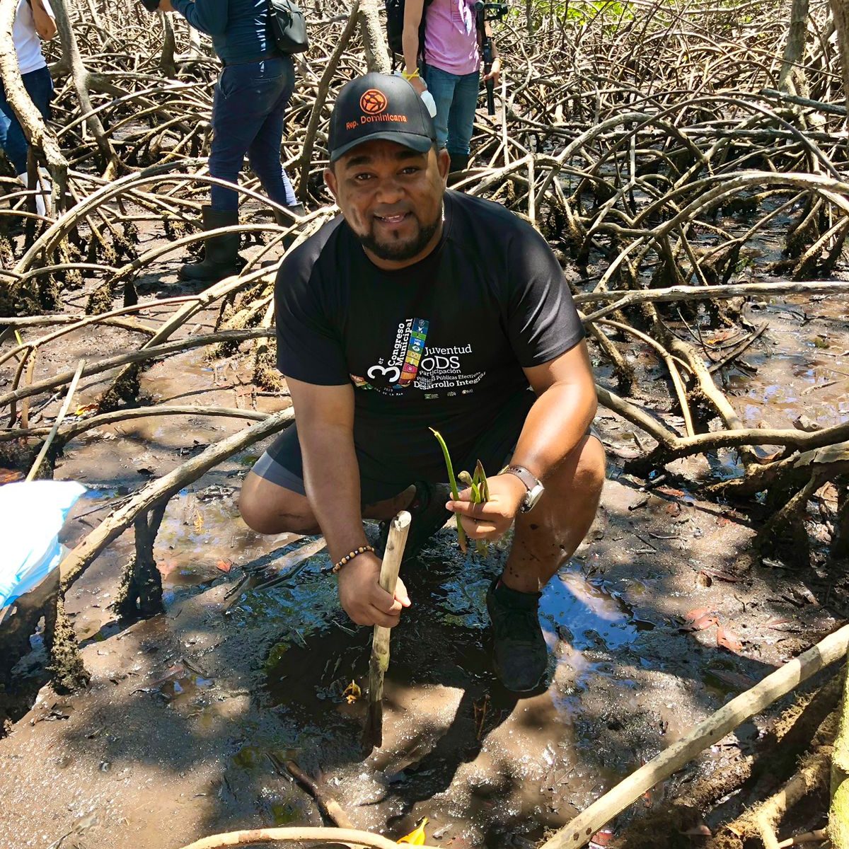 Regidor Luis Carlos López encabeza reforestación en Los Haitises para combatir la sequía