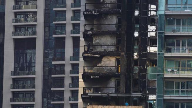 Pierden la vida 16 personas tras incendio en edificio de residencial en Dubái