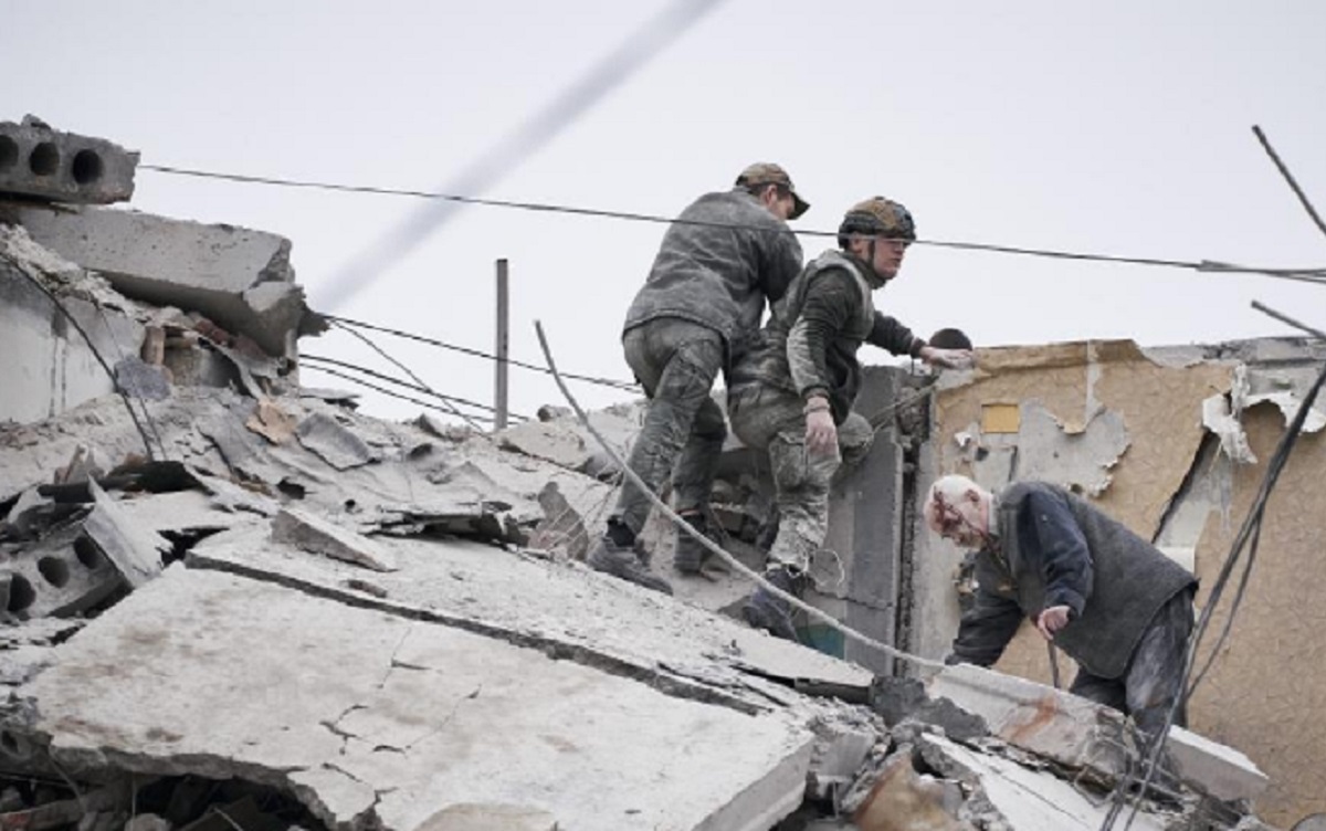 Sube a 13 el número de muertos por ataque ruso del viernes contra Sloviansk