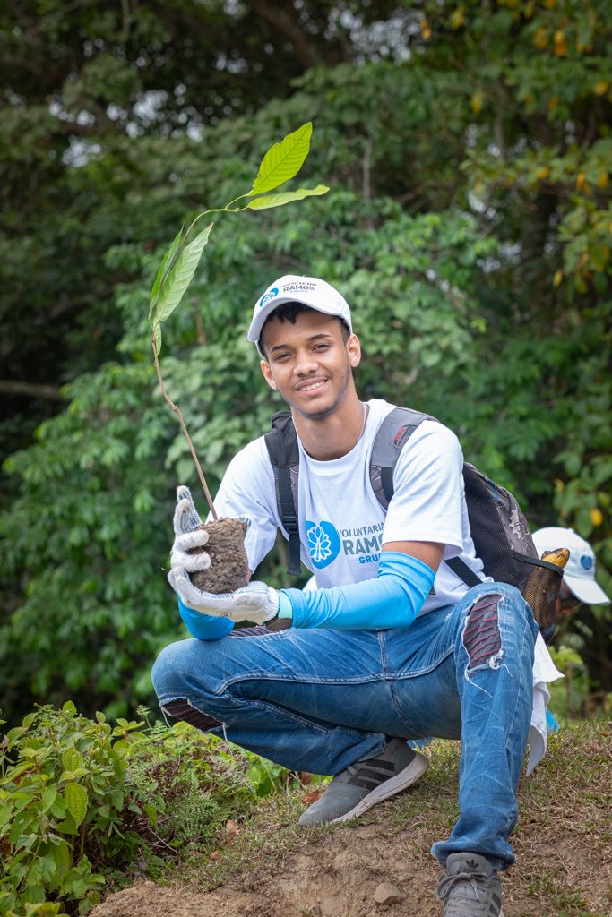 Grupo Ramos realiza jornada de reforestación junto a Fondo Agua Santo Domingo