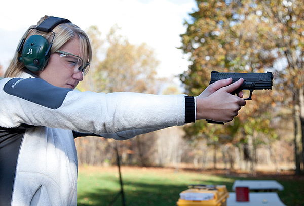 Indiana aprueba incentivar a profesores para hacer cursos de disparo