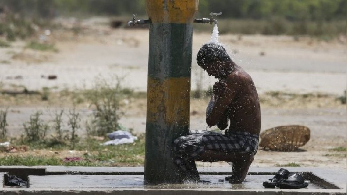 Prohíben actos al aire libre tras muertes por calor en el oeste de India