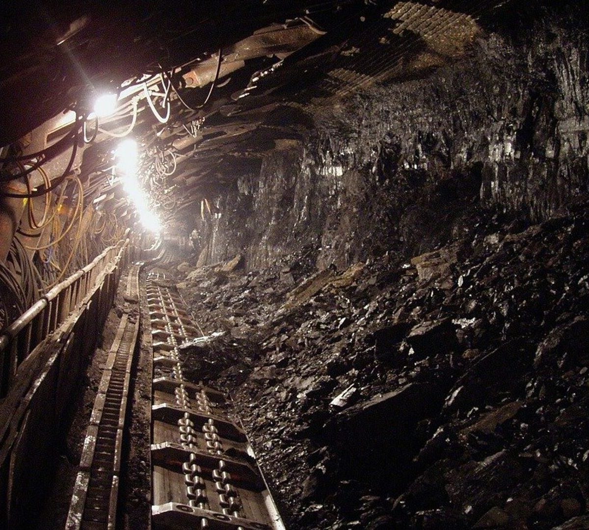 Siete mineros atrapados luego de una explosión en una mina en Colombia