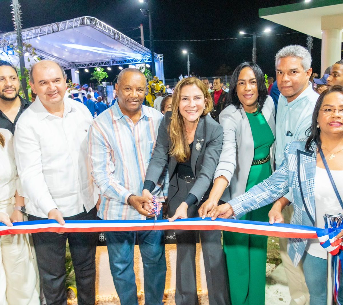 Alcaldía del DN, Domicem y Texaco entregan parque “Dominicanos en el Exterior”