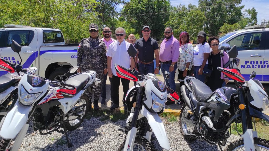 Director de la Policía Nacional entrega vehículos en la Altagracia ( Foto: Fuente externa)