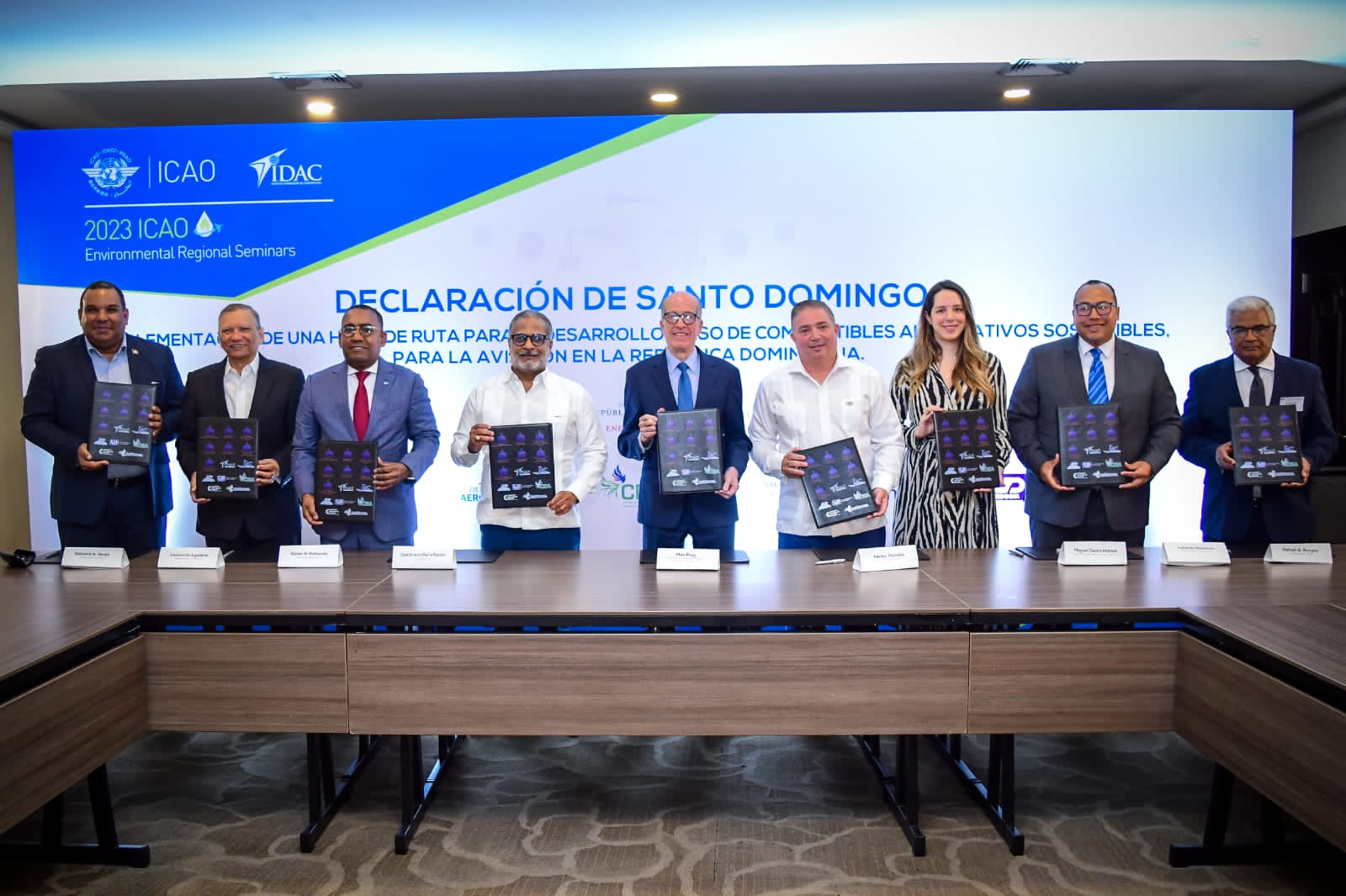 Instituciones suscriben Declaración de Santo Domingo para promover uso de energía limpia en aviación