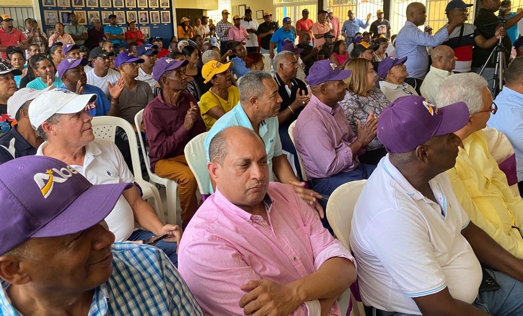 Vista panorámica de los asistentes al acto donde fue presentada la candidatura a alcalde de Junior Contreras, en Hato Mayor del Rey, por el partido de la Liberación Dominicana (PLD). (Fuente externa)