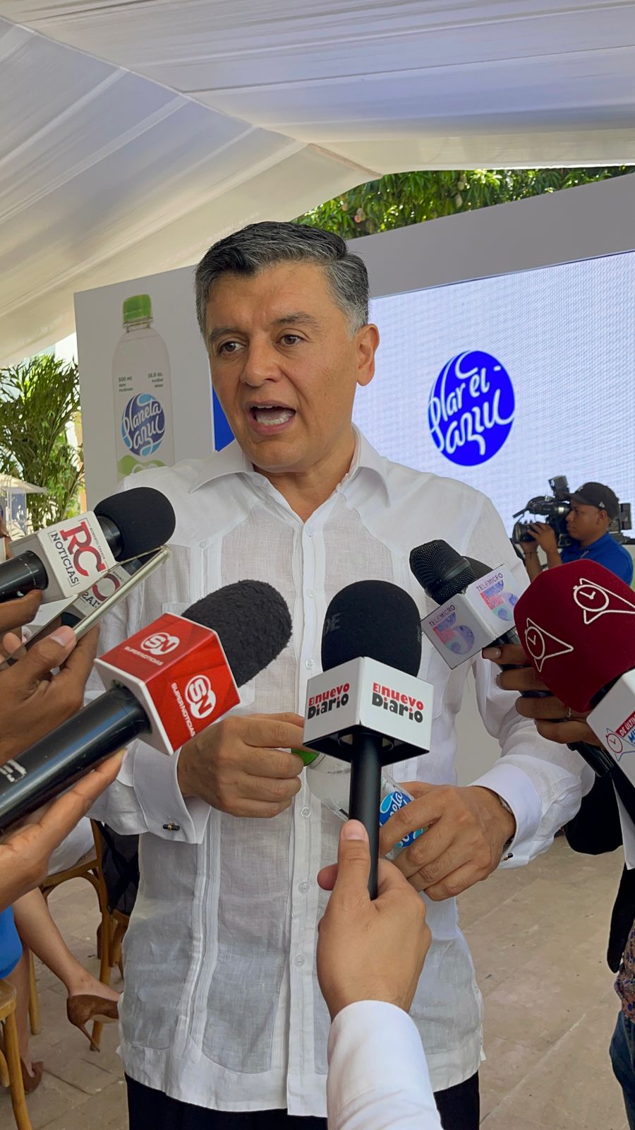 Planeta Azul lanza su primera botella de agua 100 % reciclada; busca RD sea más sostenible