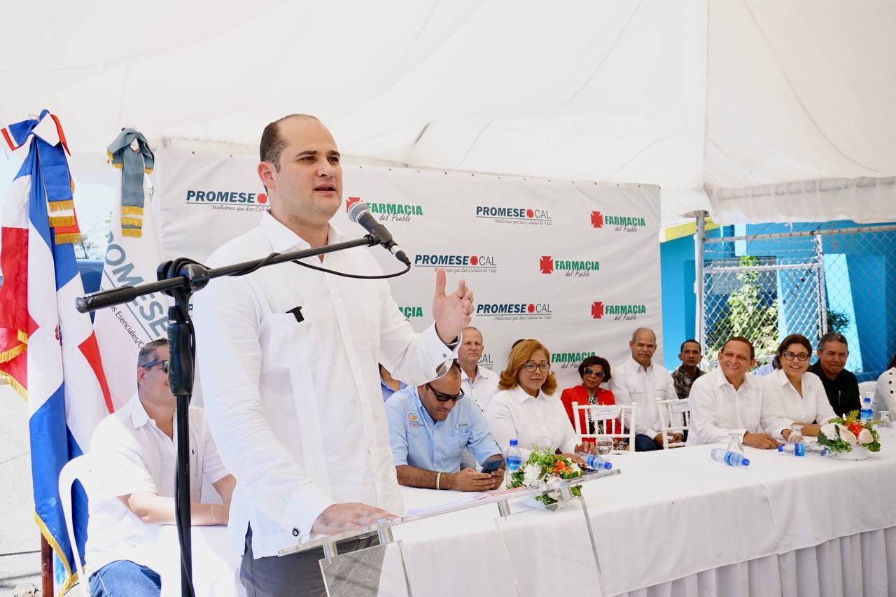 Director PROMESECAL en el acto inaugural Farmacias del Pueblo