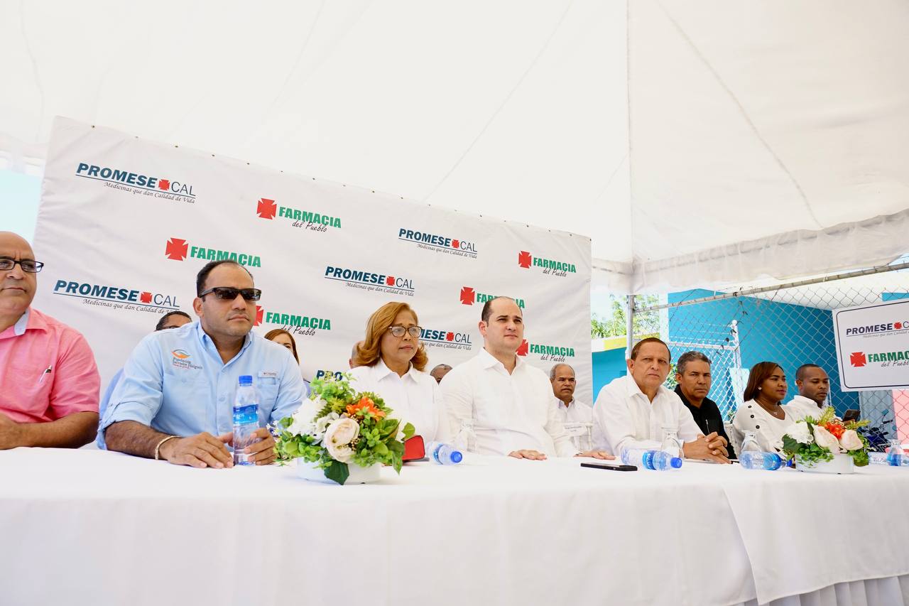 Inauguracion 3 Farmacias del Pueblo en Dajabon y Monte Cristi