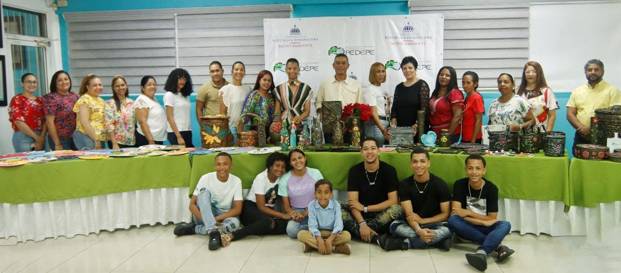 Plan estratégico de desarrollo de la provincia Espaillat gradúa participantes en curso de reciclaje