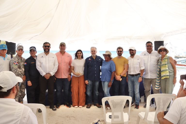 Medio Ambiente prohíbe el uso de foam y plásticos en islas Saona y Catalina Medio Ambiente prohíbe el uso de foam y plásticos en islas Saona y Catalina
