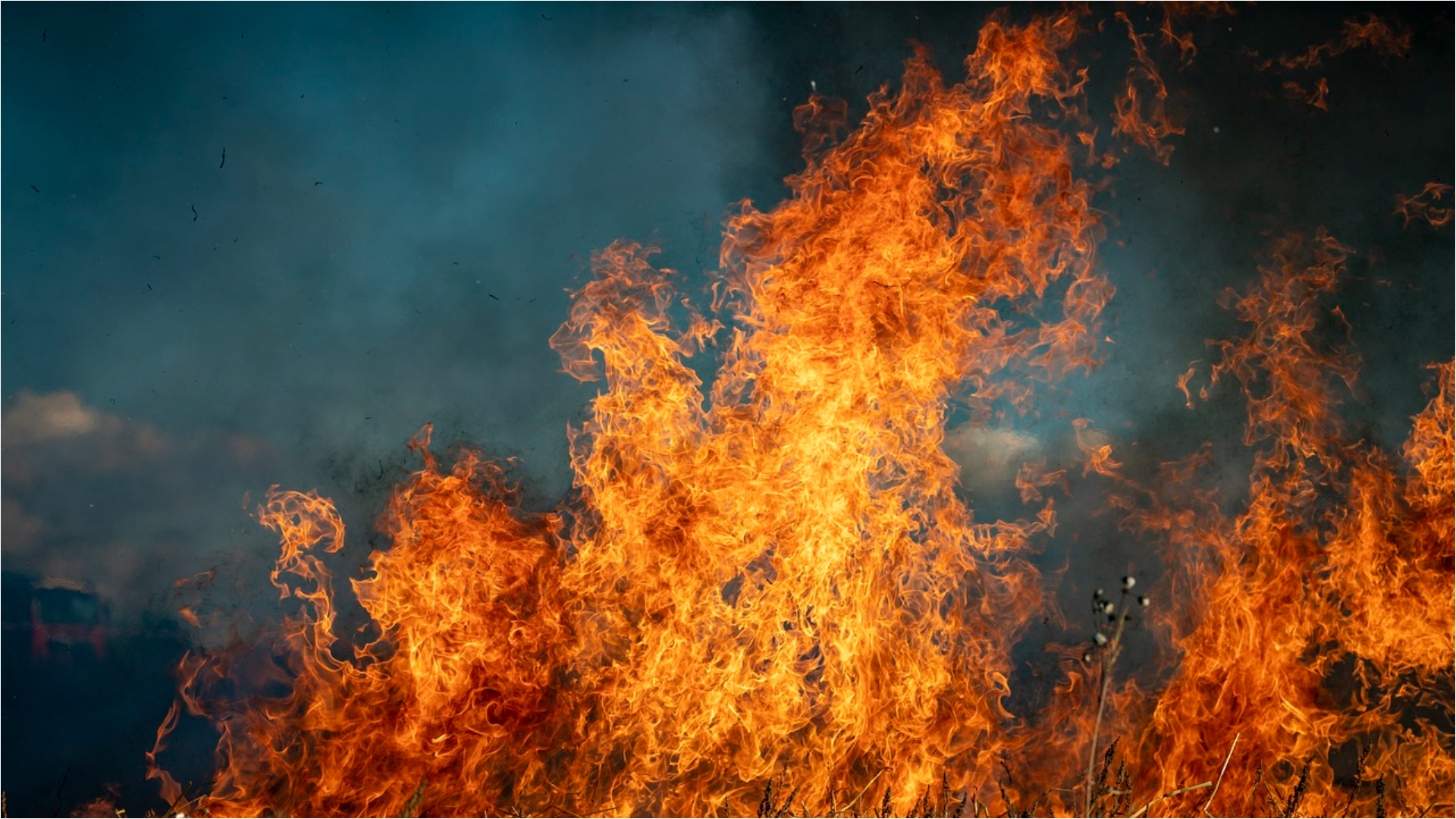 Colombia trabaja por apagar un incendio en la isla caribeña de Providencia