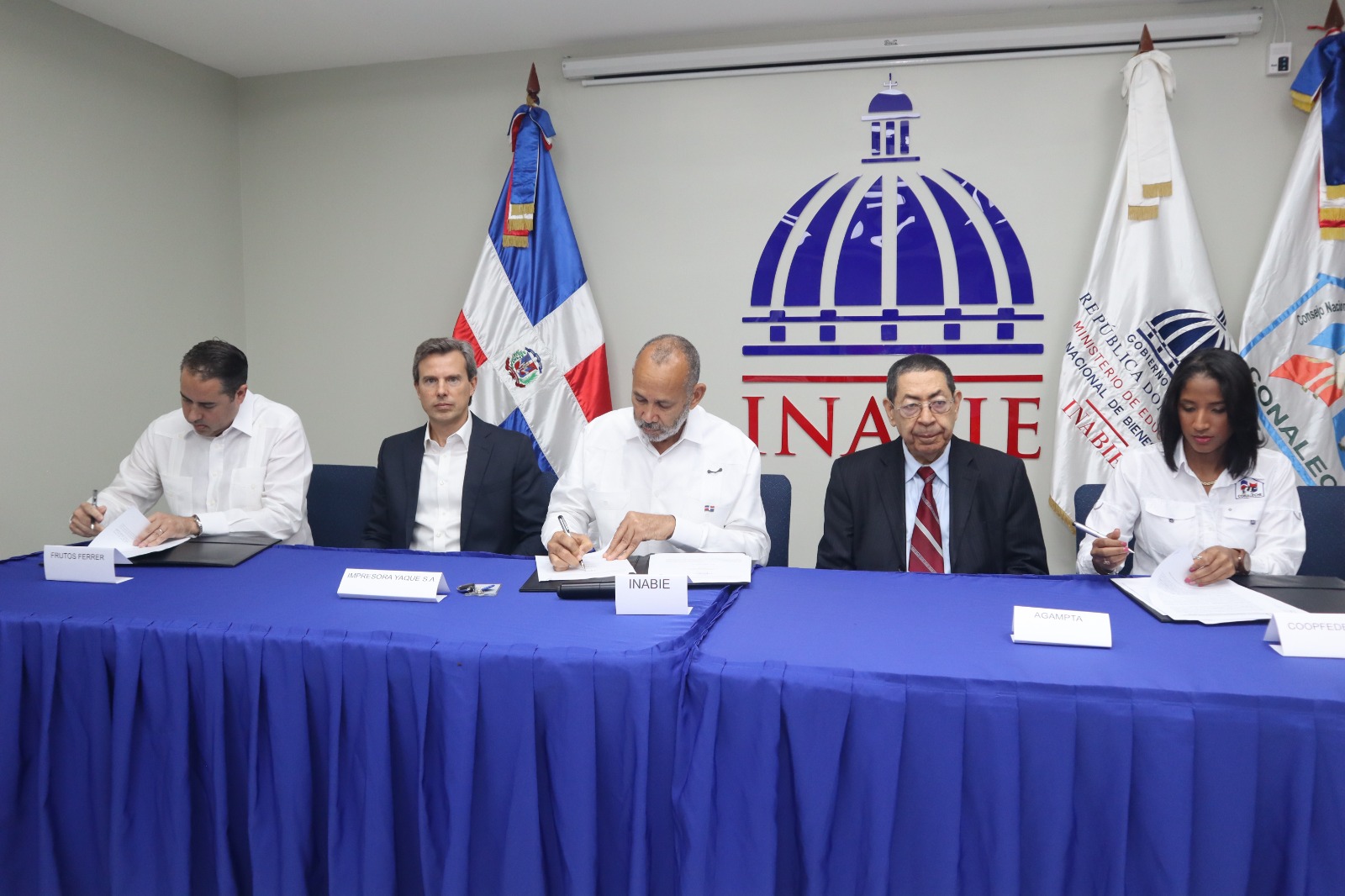 Inabie acuerda con suplidores y Elopak Caribe el reciclaje de las cajitas de leche