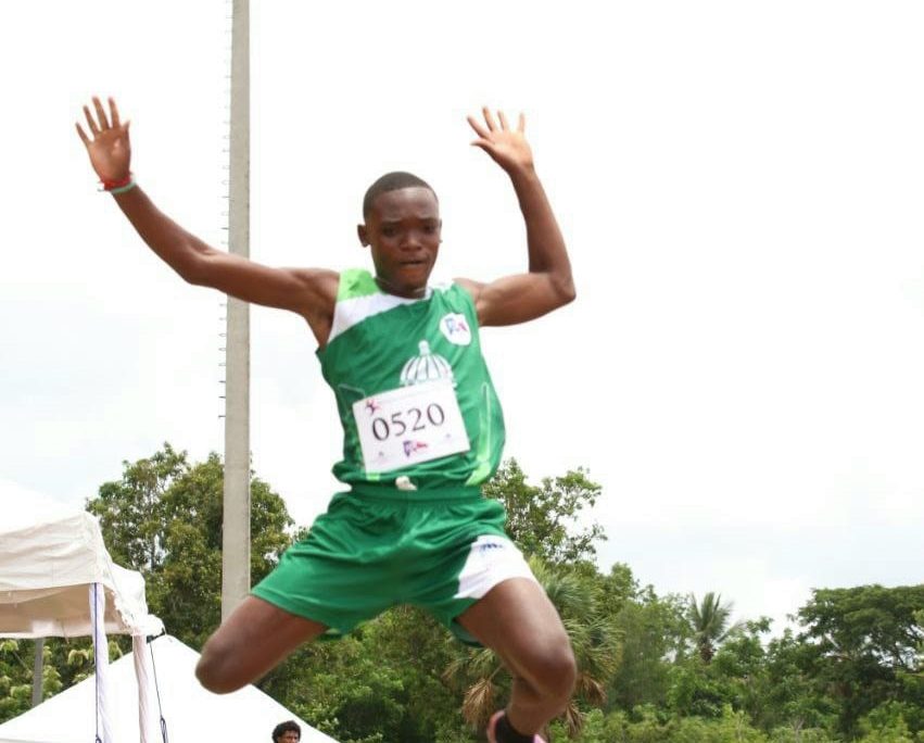 Alfredo Nicolas de El Seibo durante su participacikon en la prueba de salto largo modalidad donde gano la medalla de oro e1686262042475