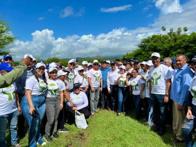 Ministerio de Agricultura siembra más de mil plantas nativas y naturalizadas en San Cristóbal Ministerio de Agricultura siembra más de mil plantas nativas y naturalizadas en San Cristóbal
