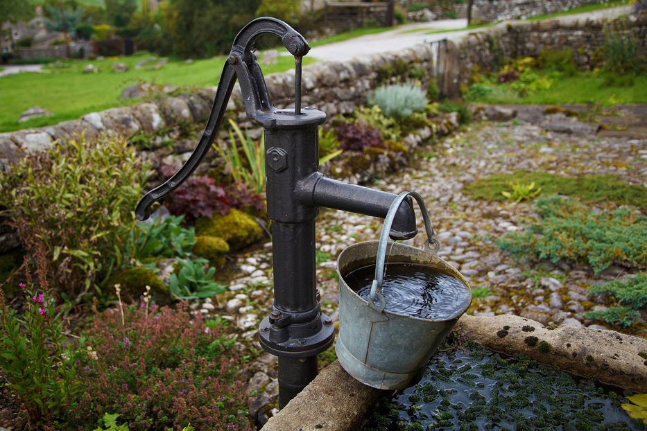 La extracción de agua subterránea inclinó la Tierra casi 80 centímetros en dos décadas