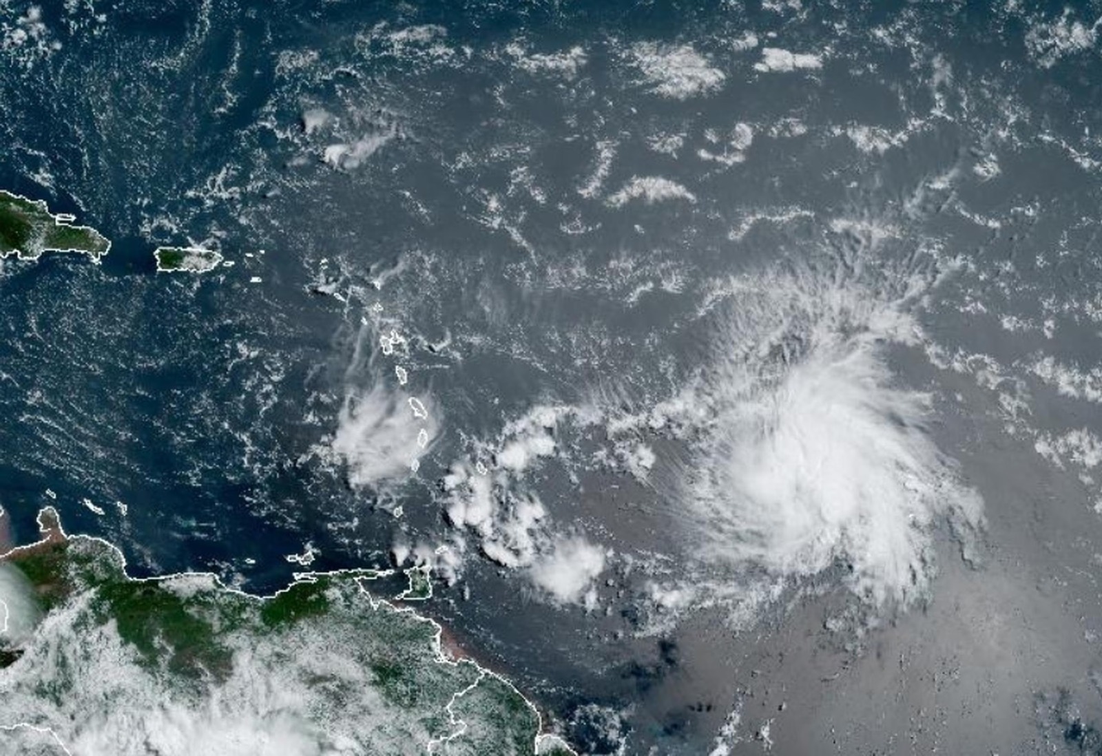 La tormenta tropical Bret sigue su ruta hacia las Antillas Menores, en