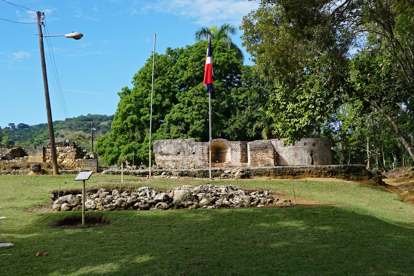 Denuncian le dieron permiso a una empresa para construir edificación en La Vega Vieja