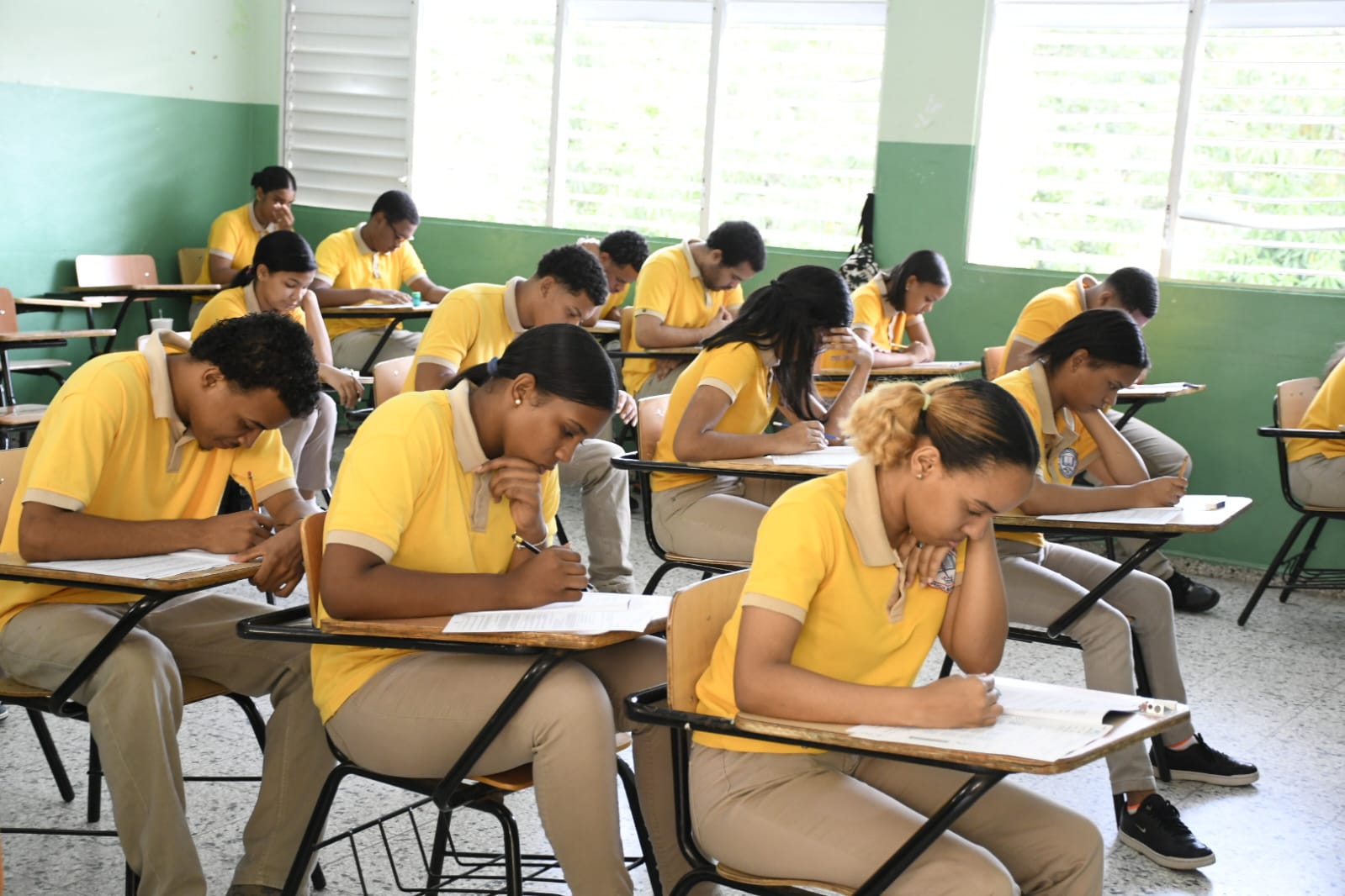 Más de 11 mil estudiantes acuden a pruebas nacionales en Santiago – El ...
