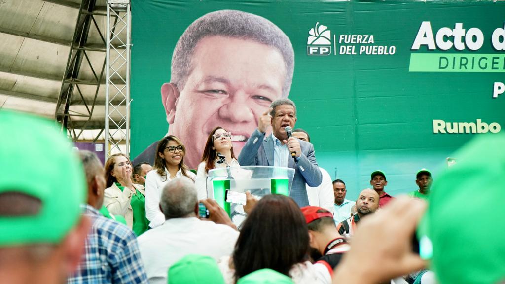 El líder de Fuerza del Pueblo juramentó a nuevos miembros en esa organización política (Foto:Fuente externa)