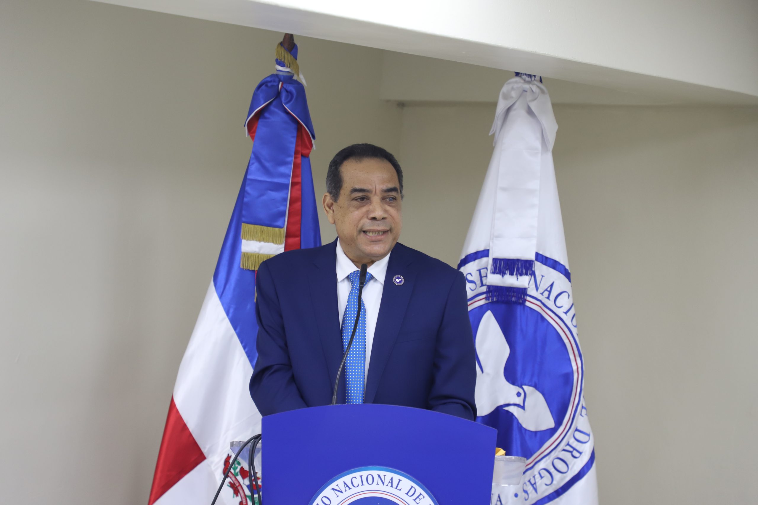 Nelson Antonio Santos en representacion del presidente del CND scaled