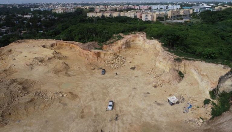 Medio Ambiente ocupa retroexcavadoras que operaban de forma ilegal en La Javilla