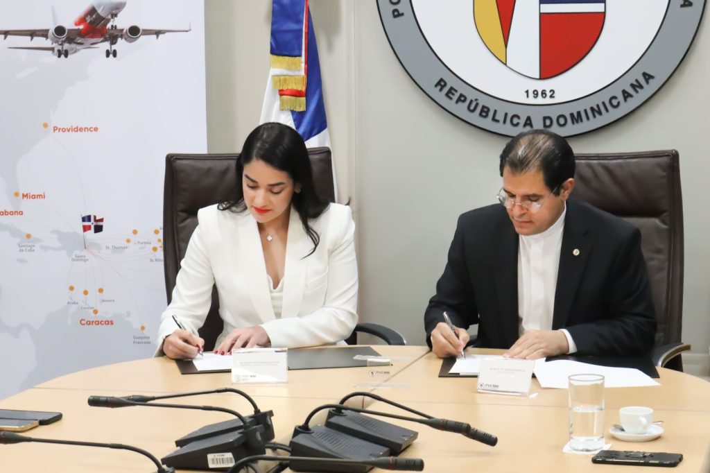 Secilio Espinal; y por Cesarina Virginia Beauchamps Bencosme