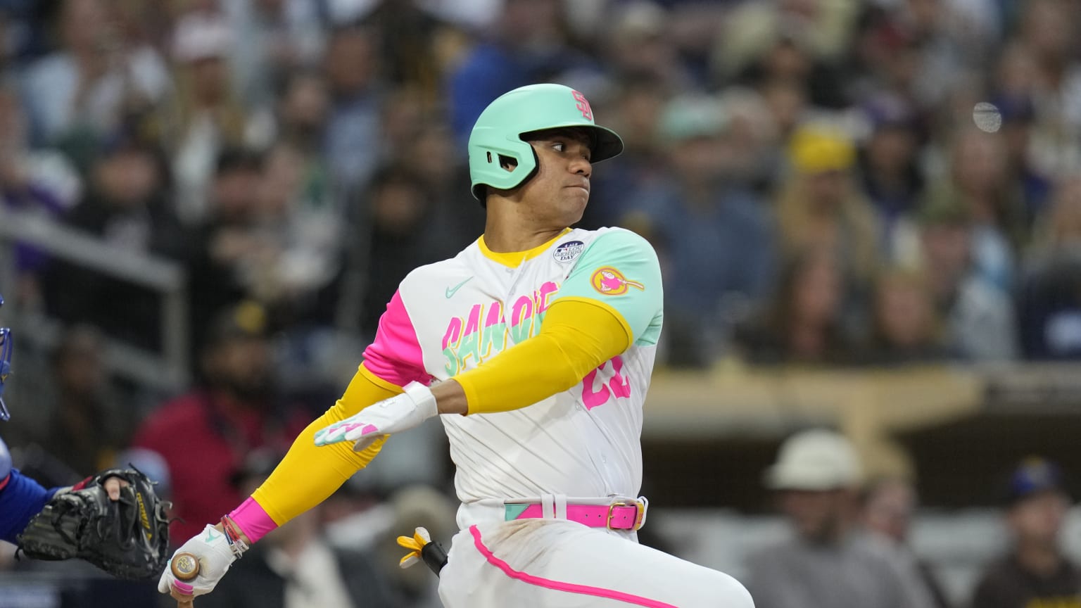 Yankees wear pink on Mother's Day