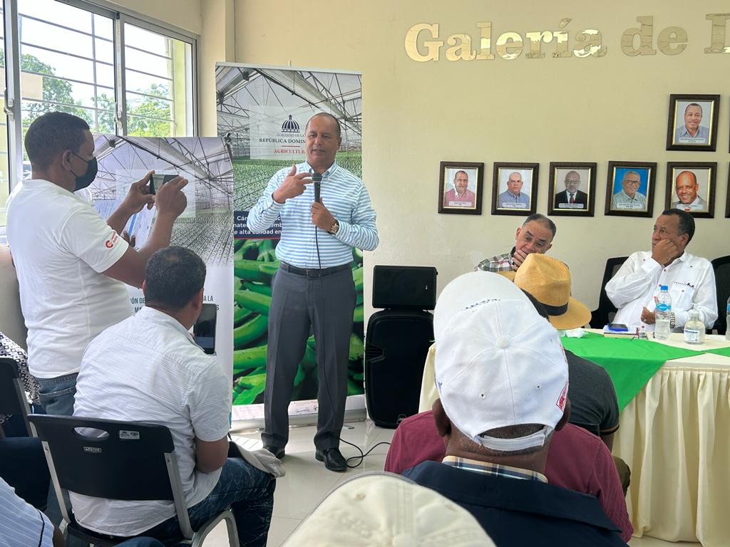 Gobierno inaugura en Barahona cámara térmica para producir material de siembra de plátano y guineo