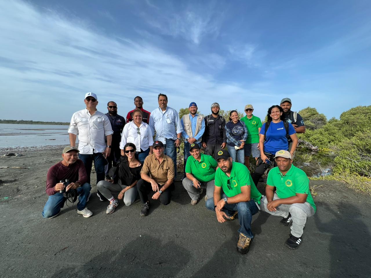 Medio Ambiente libera en Peravia flamencos del Caribe tras rehabilitarlos a su hábitat natural Medio Ambiente libera en Peravia flamencos del Caribe tras rehabilitarlos a su hábitat natural
