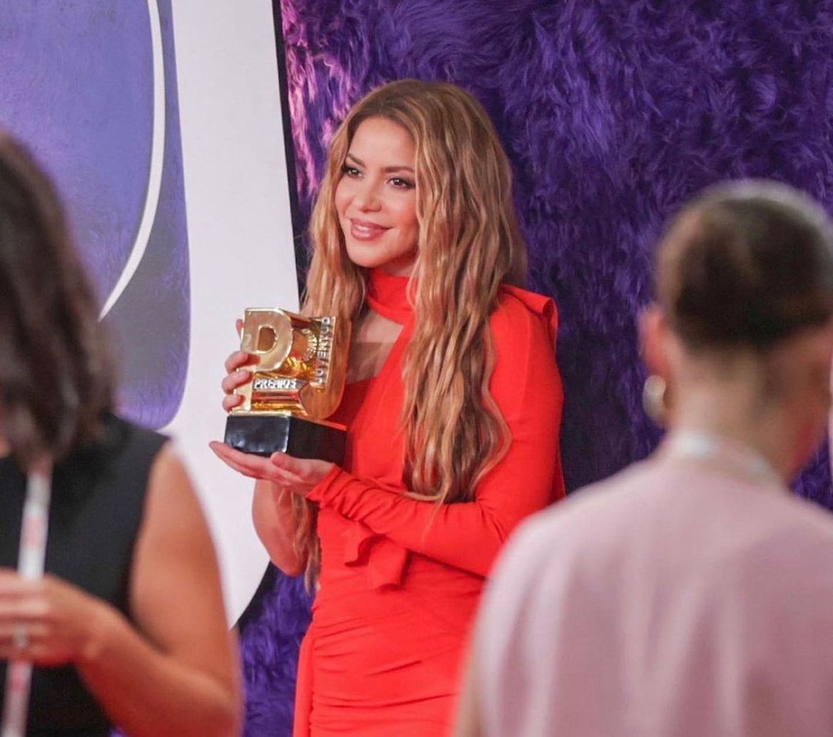 Shakira se alza como la máxima ganadora de Premios Juventud 2023 con ocho  galardones