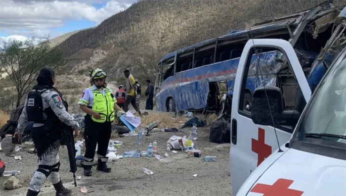 Seis muertos y 53 heridos tras el choque de un autobús en el oeste de México Seis muertos y 53 heridos tras el choque de un autobús en el oeste de México