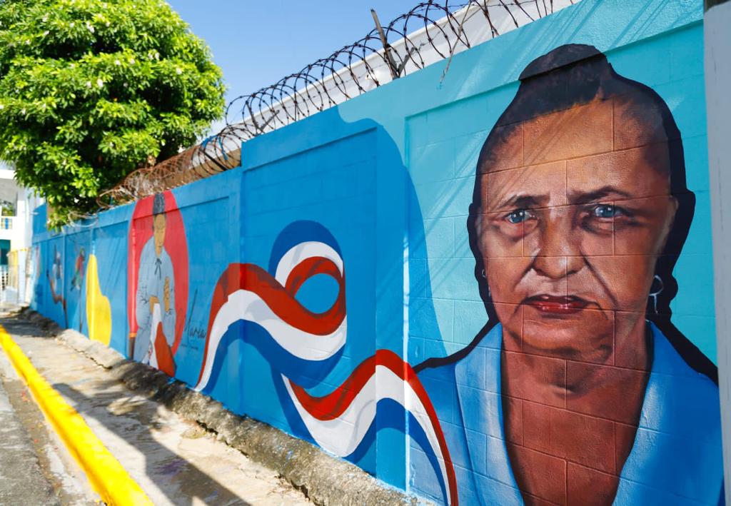 Con esta obra se rinde homenaje a María Trinidad Sánchez, quien confeccionó la primera bandera dominicana (Foto: Fuente externa)