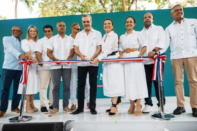 Presidente Abinader y Carolina Mejía entregan Proyecto Ambiental Urbanización Fernández (Foto: Fuente externa)