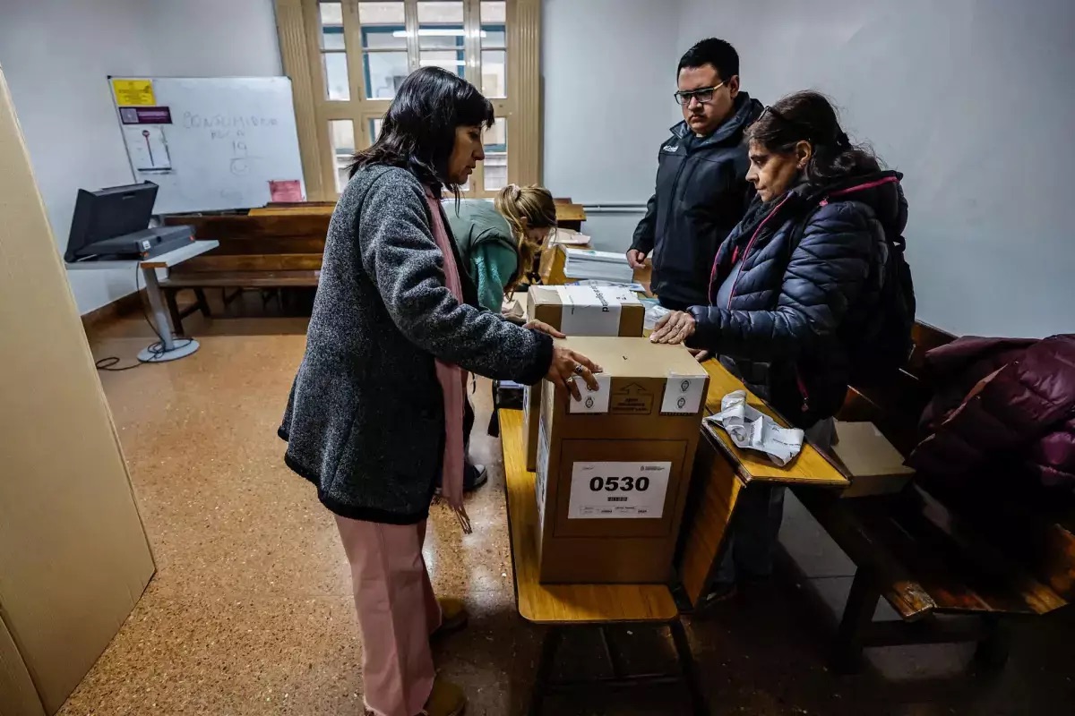 Abren los centros de votación para las elecciones primarias en