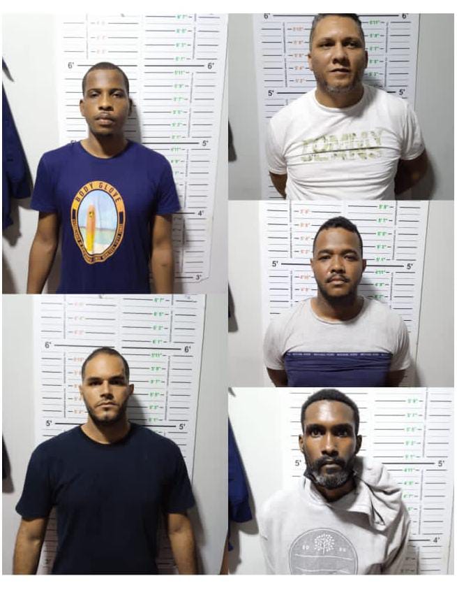Los detenidos que fueron identificados como Elvis Esnaider Romero, Harold Aracena, Darwin Rafael Ortiz, Wilfredo Núñez Arias y Luis Felipe Ventura (Foto: Fuente externa)