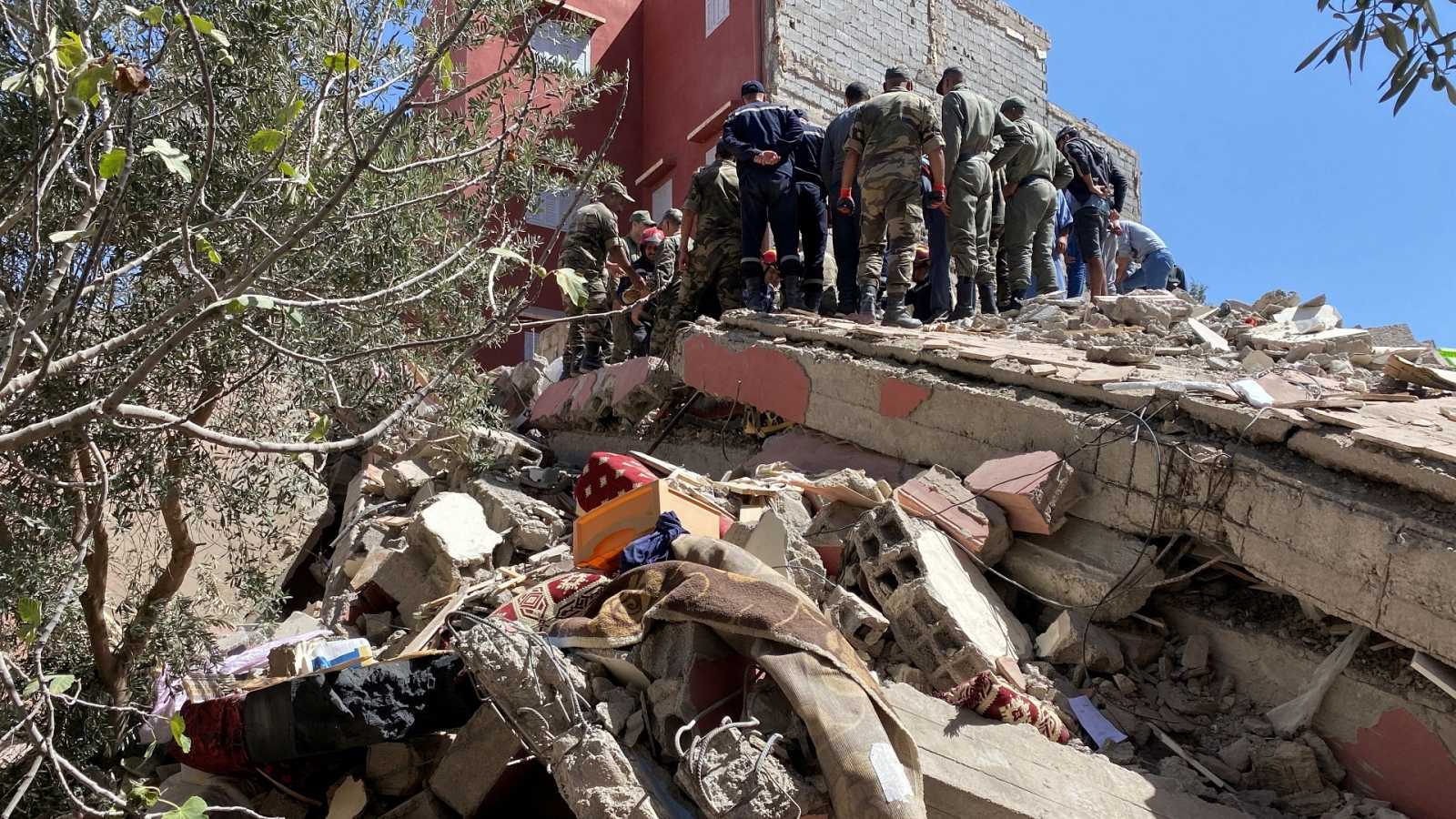 Ya son 2,901 los muertos y 5,530 los heridos en el terremoto de