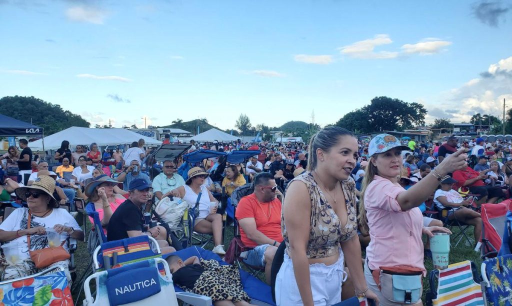 Miles de personas bailan al son de la salsa con "Sesiones desde la Loma" en Puerto Rico. Foto: Fuente Externa