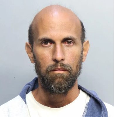 Arrestan hombre que gritó "Soy Hamás" y amenazó con bomba escuela judía de Miami