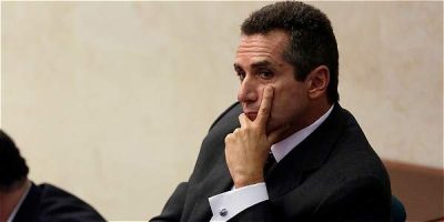 Condenan a más de cinco años de cárcel a exfuncionario de Uribe por tráfico de influencias